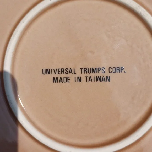 Decorative Ceramic Strawberry Pie Pan & Lid, Recipe, Red Tan Green Blue White - Picture 5 of 5